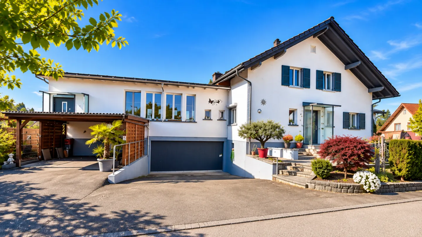 Spaziosa casa di 8,5 stanze con giardino e molto potenziale - Foto 1 di 10
