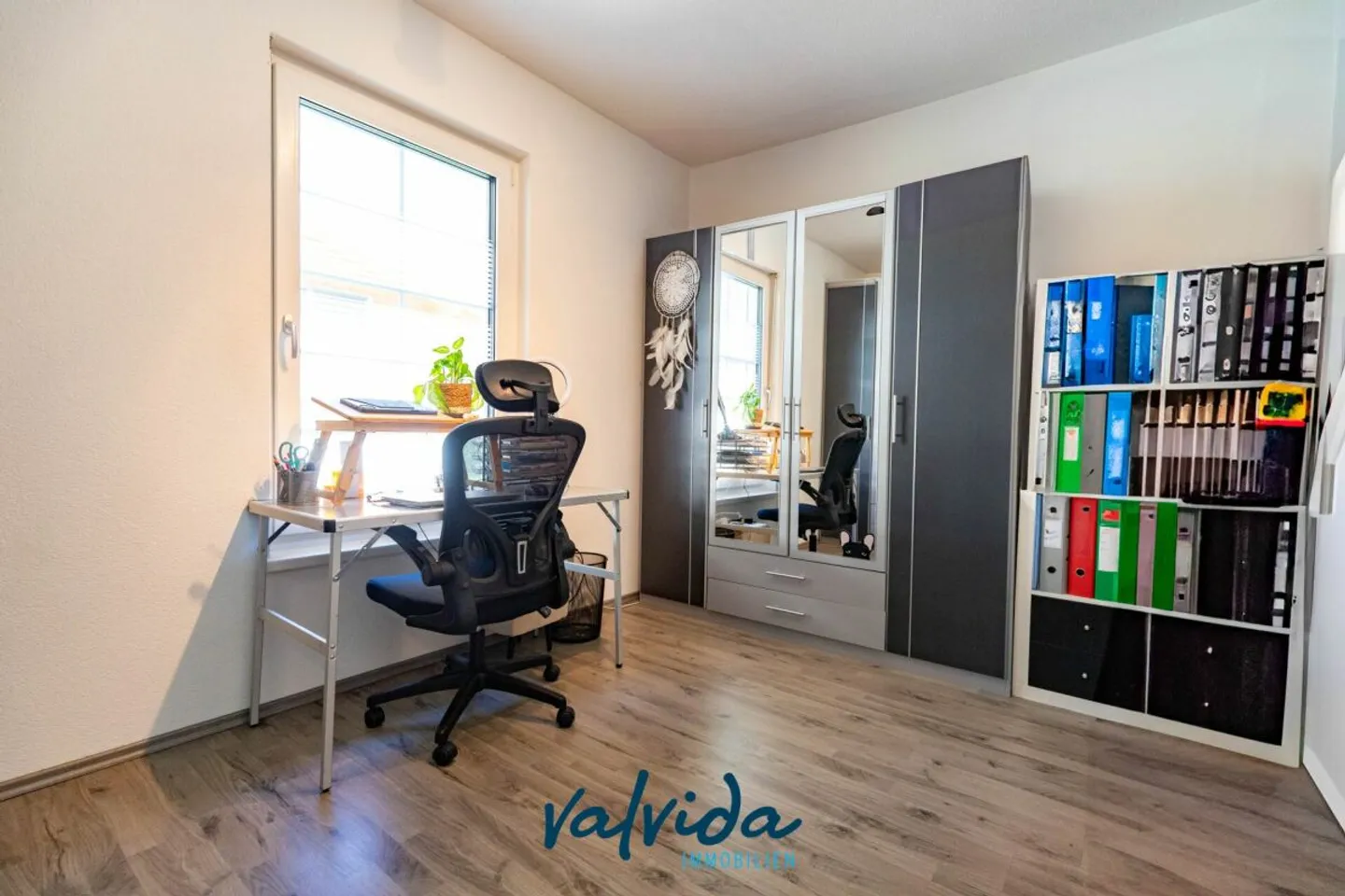 Maison individuelle comme neuve dans un endroit ensoleillé et calme à Niedergampel - Photo 9 sur 13