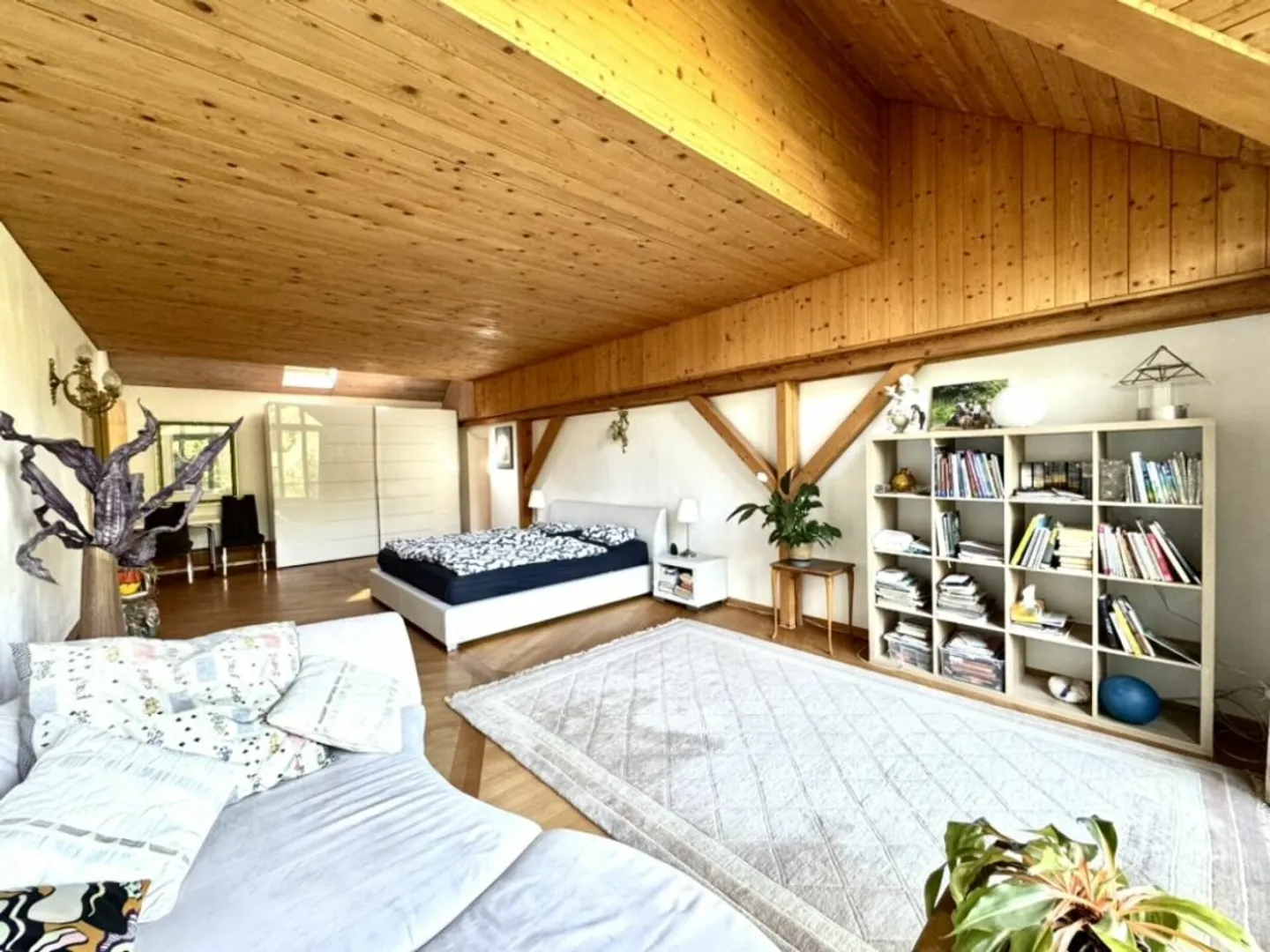 Grosses freistehendes 7.5-Zimmer-Bauernhaus für Pferdeliebhaber oder Kleintierhalter! Pferdeboxen, Remise, Wald und Wiesen .... - Foto 8 di 13