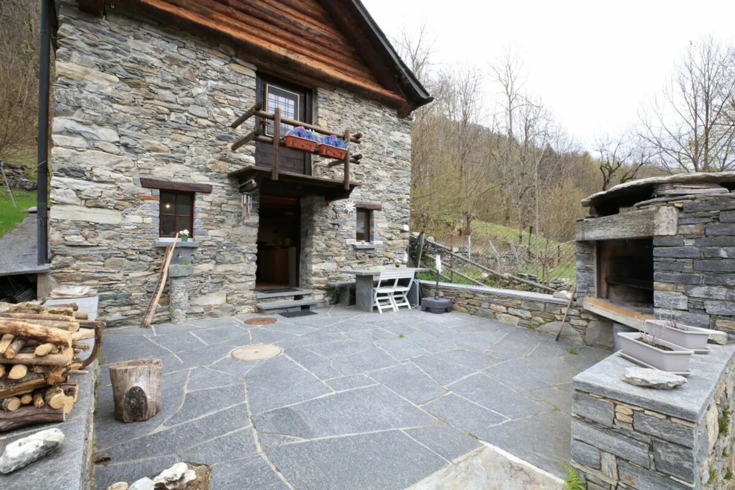 CAMPO VALLEMAGGIA - Ticino Rustic in the Midst of Nature - Photo 9 of 10