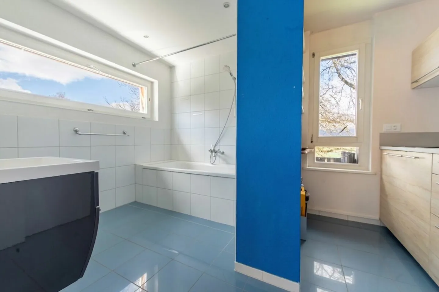 Architecture Meets Nature: Your Retreat with a View - Photo 10 of 13