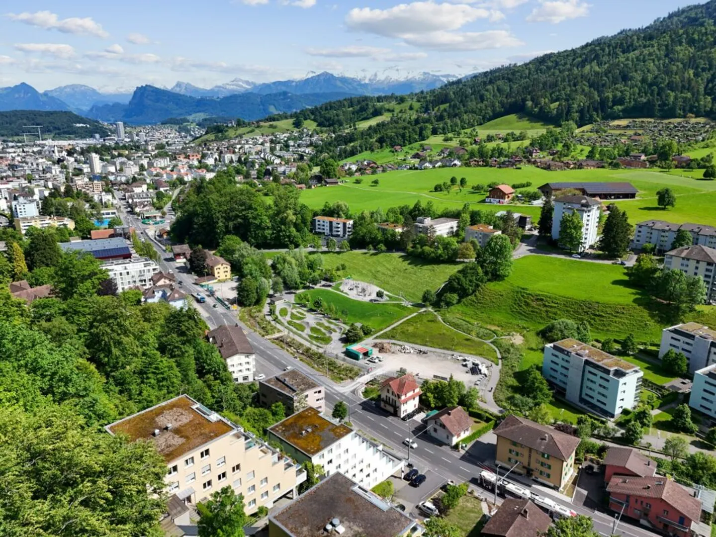 Appartamento 3.5 locali appena ristrutturato con bella terrazza e vista mozzafiato a Kriens - Foto 9 di 12