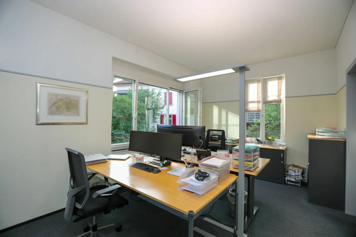 Commercial building in a central location for rent - Photo 4 of 13