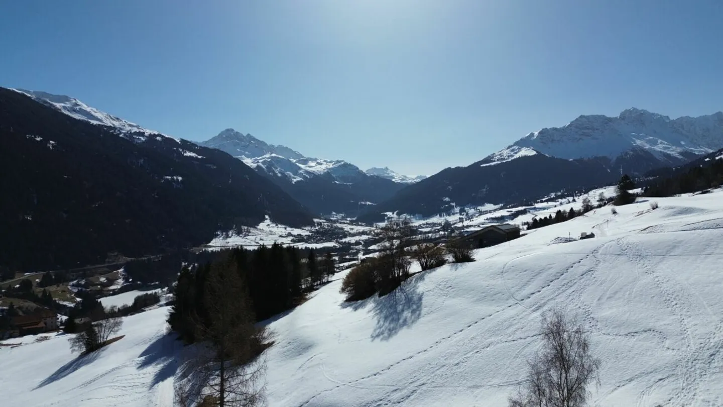 Appartamento attico 3.5 locali con vista mozzafiato sul Val Surses - Foto 13 di 13