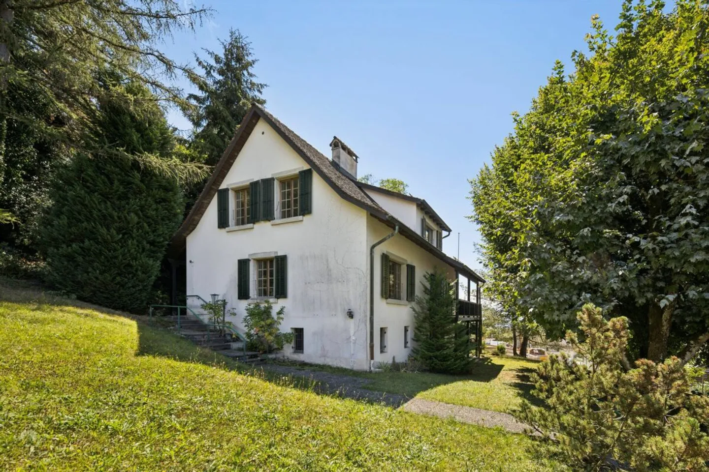 5-Zimmer Einfamilienhaus auf grosser Parzelle in Blonay VD mit See- und Bergsicht - Foto 1 von 13