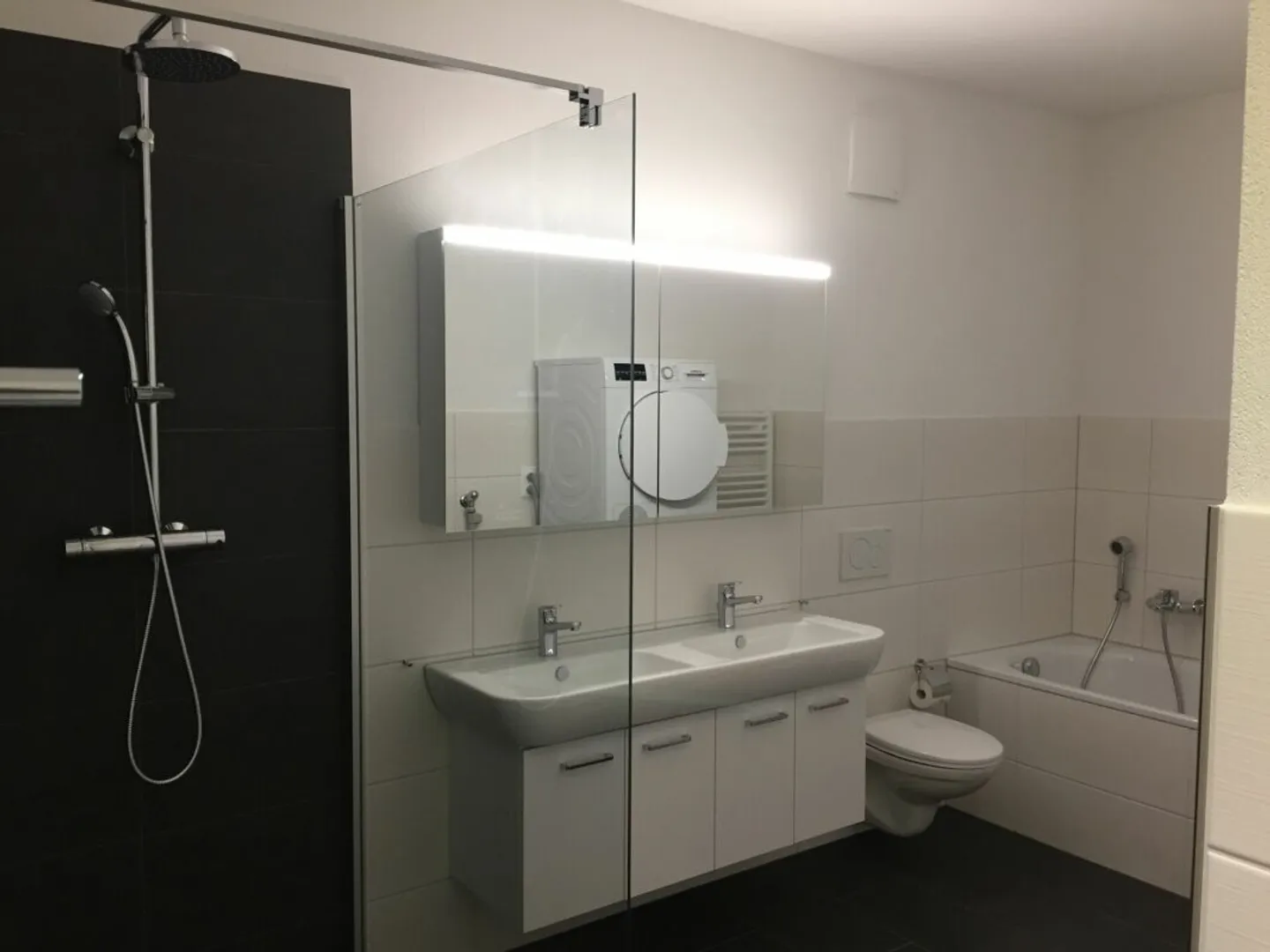 Appartamento moderno e luminoso in posizione centrale - Foto 4 di 6
