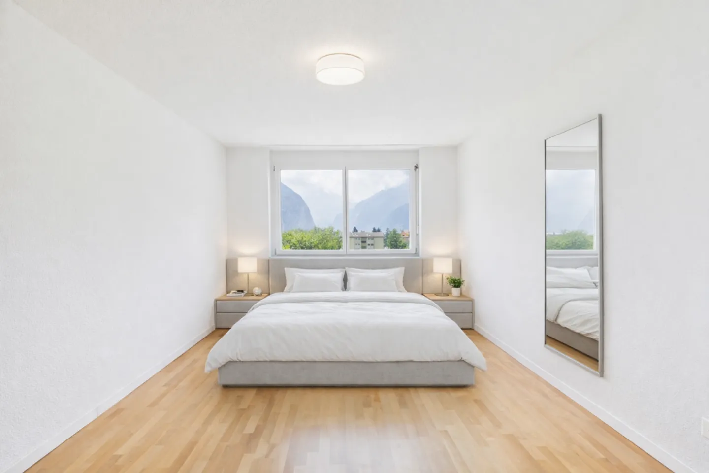 Chambre sous les combles avec vue sur la montagne - Photo 3 sur 6