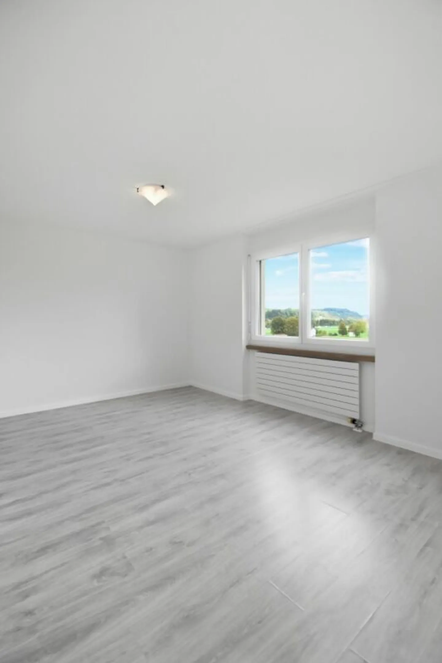 Appartement 2.5 pièces partiellement rénové avec balcon - Photo 6 sur 10