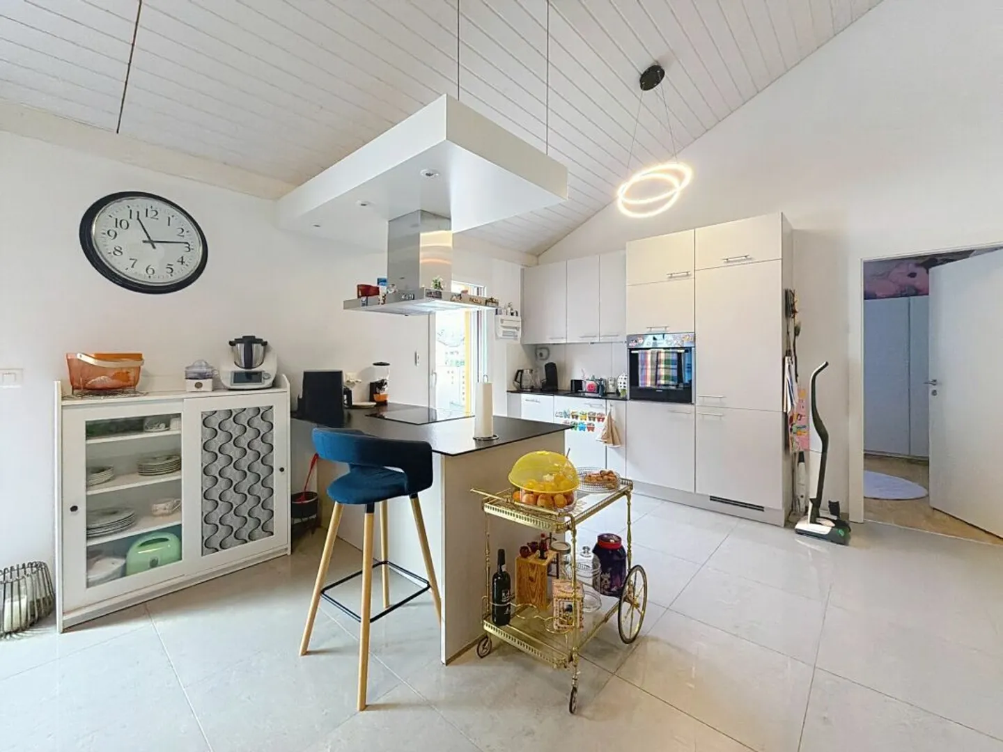 Schöne gemütliche Penthouse-Wohnung mit 3,5 Zimmern, Mezzanine und riesiger Terrasse - Foto 7 von 13