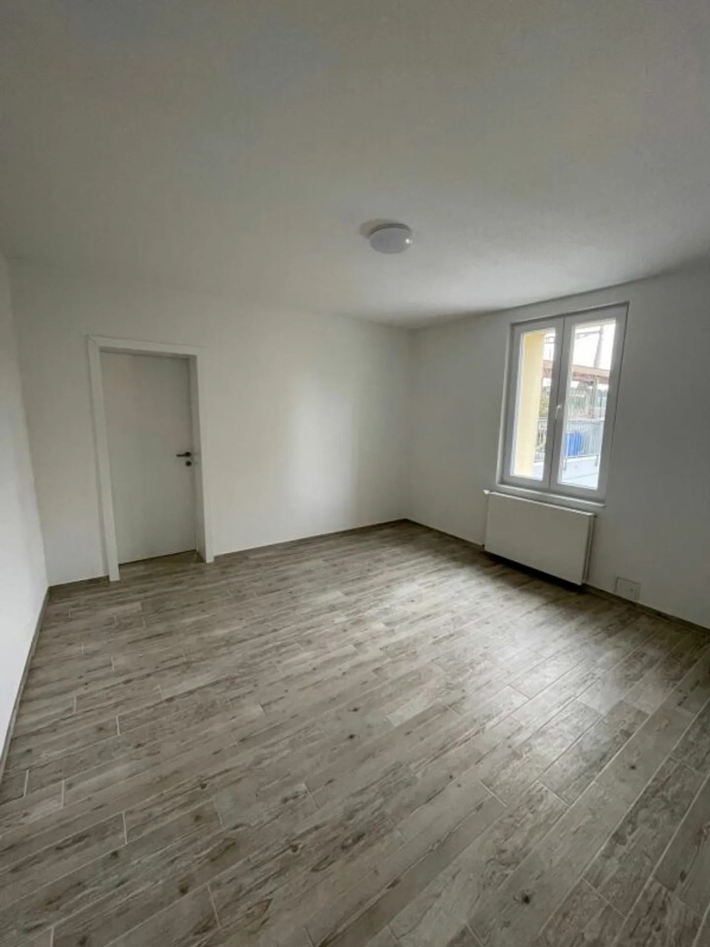 Proprietà residenziale e commerciale attraente in una posizione centrale - Foto 3 di 9