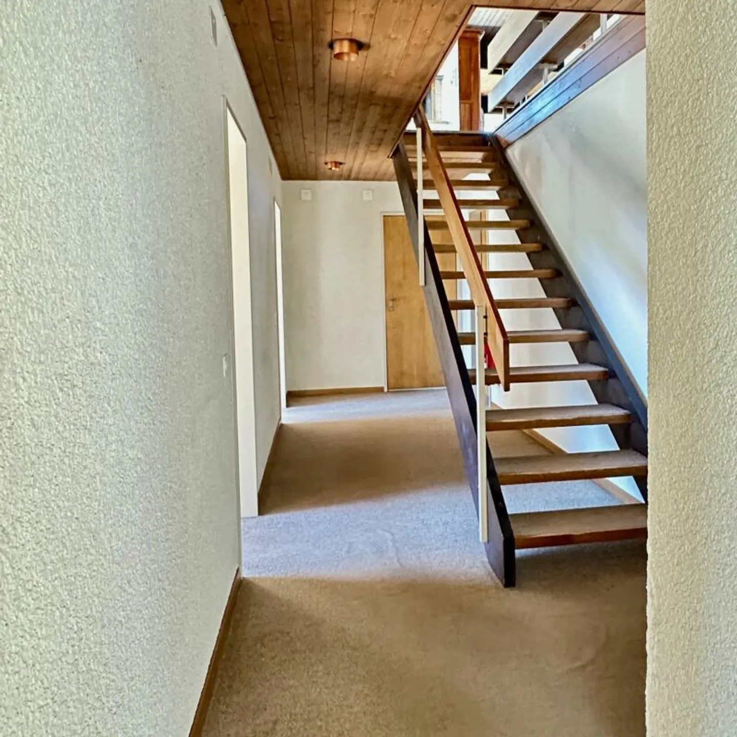 Freistehendes 7-Zimmer-Einfamilienhaus mit Pool und Weitsicht - Photo 11 of 13