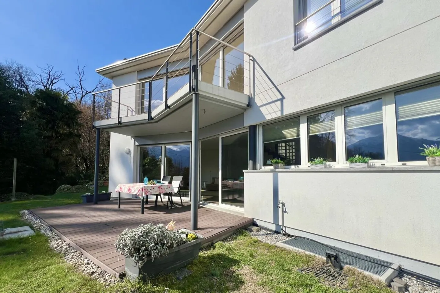 Modernes Familienhaus in Sonnenlage mit herrlichem Garten - Foto 10 di 13