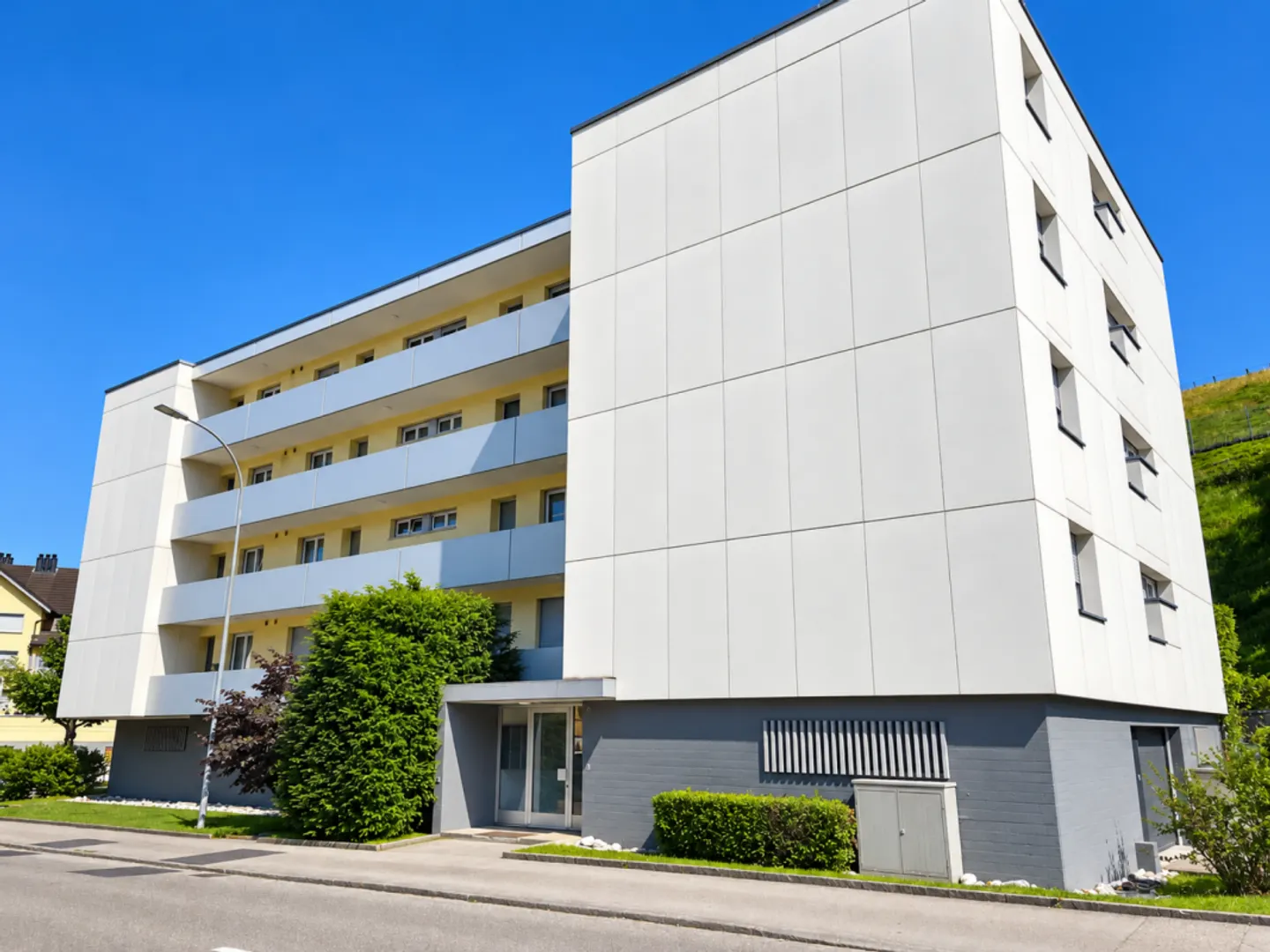 Luminoso appartamento di 2½ locali con balcone a Flawil - Foto 9 di 10