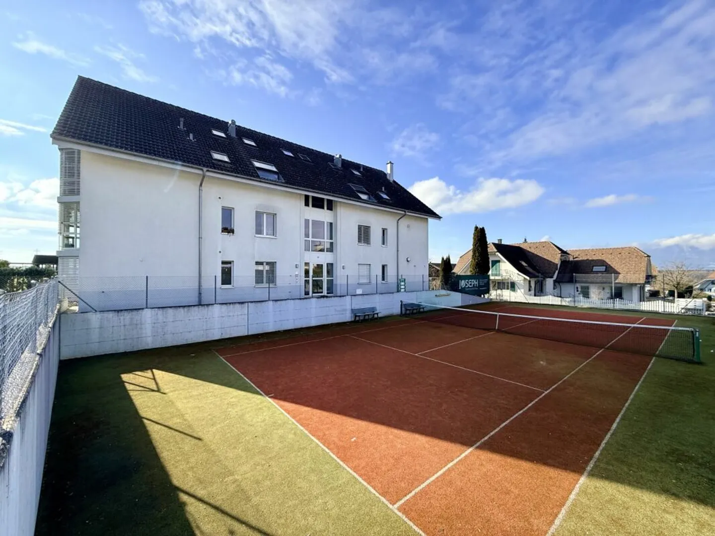 Moderno appartamento di 4,5 stanze con piscina, campo da tennis e finiture di alta qualità - Foto 3 di 5