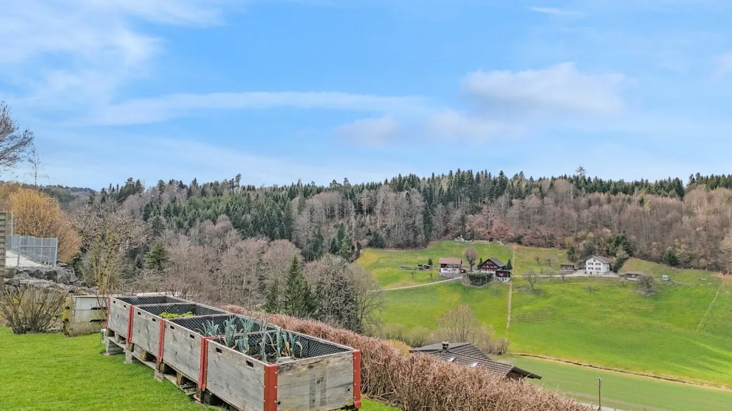 Spacious Family Home with Views - Photo 13 of 13