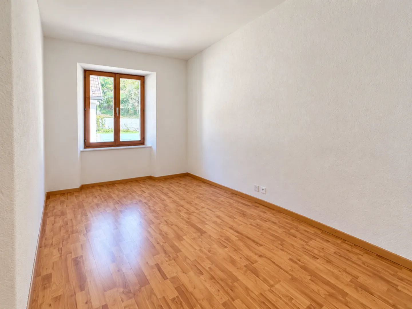 Large 4.5-room apartment with fireplace - Photo 12 of 13