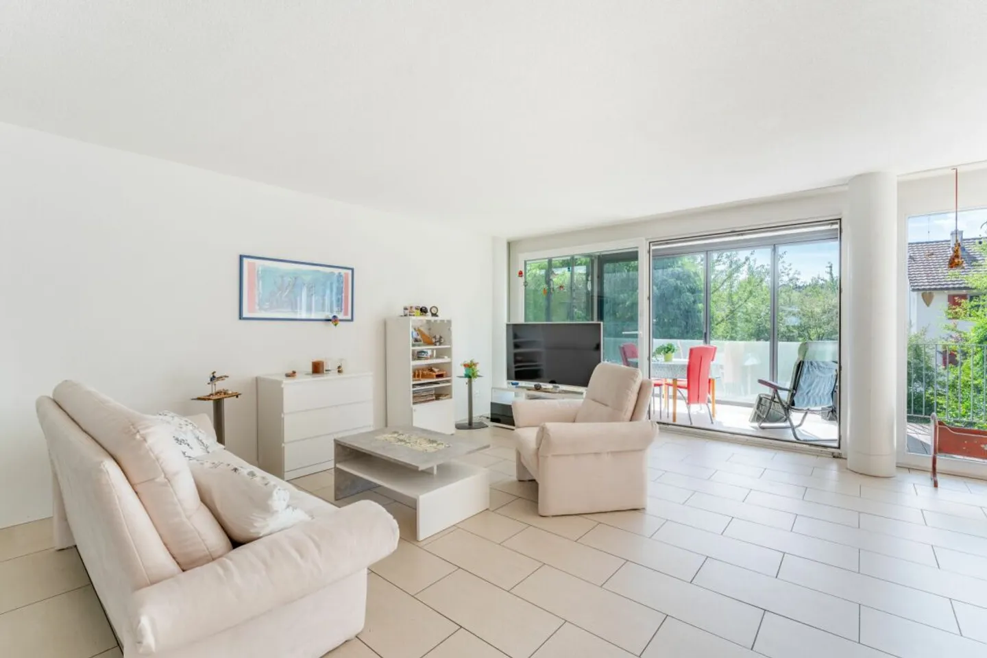 Spacious 3.5-room apartment with winter garden near the city - Photo 2 of 13