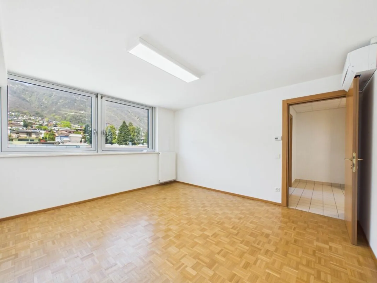 Modern and ready-to-use office with kitchen and private bathrooms - last units available! - Photo 4 of 10