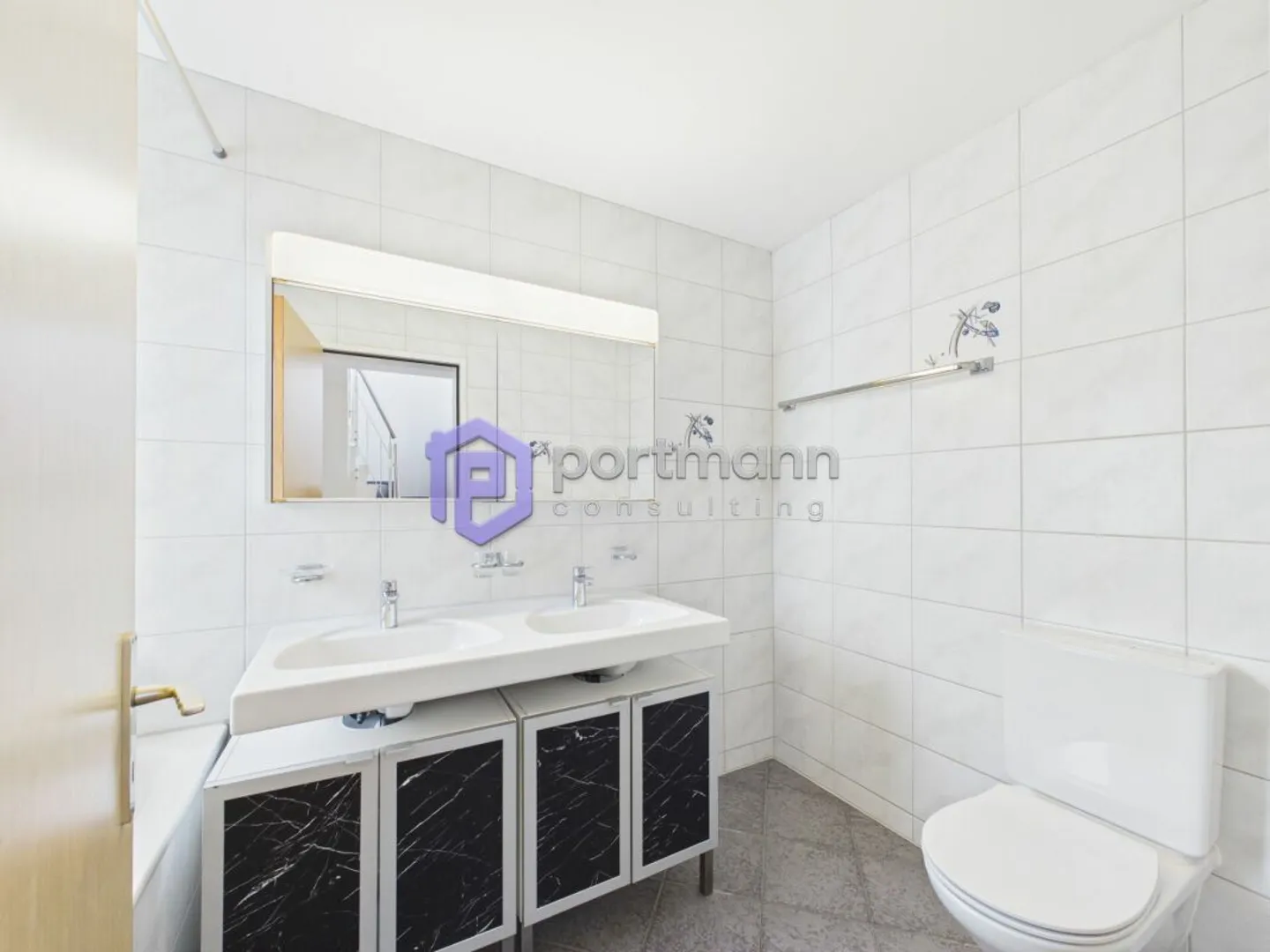 Casa unifamiliare a schiera continuamente ristrutturata e convertita - Foto 6 di 13