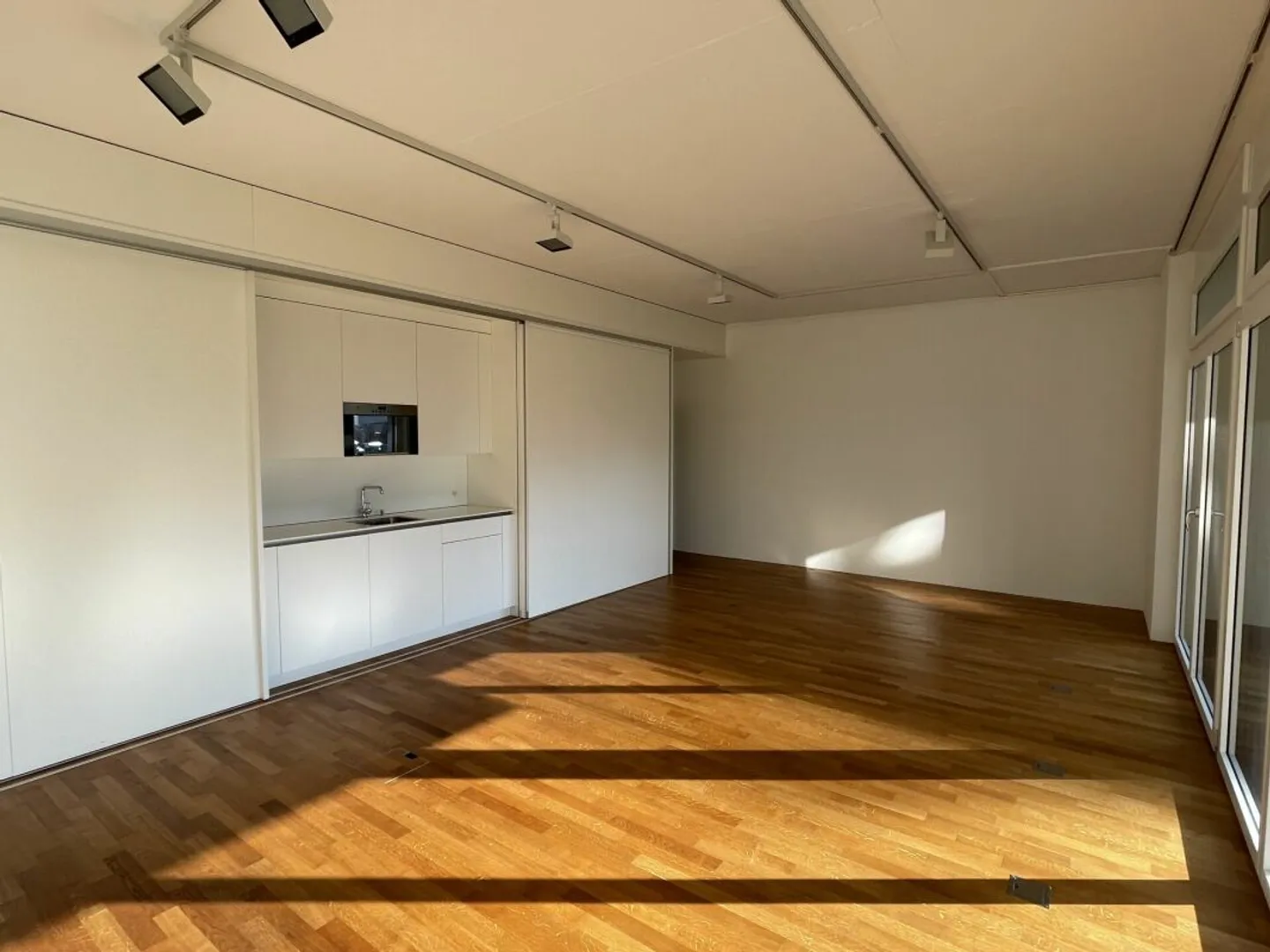 funktional und modern Arbeiten - Photo 3 of 6