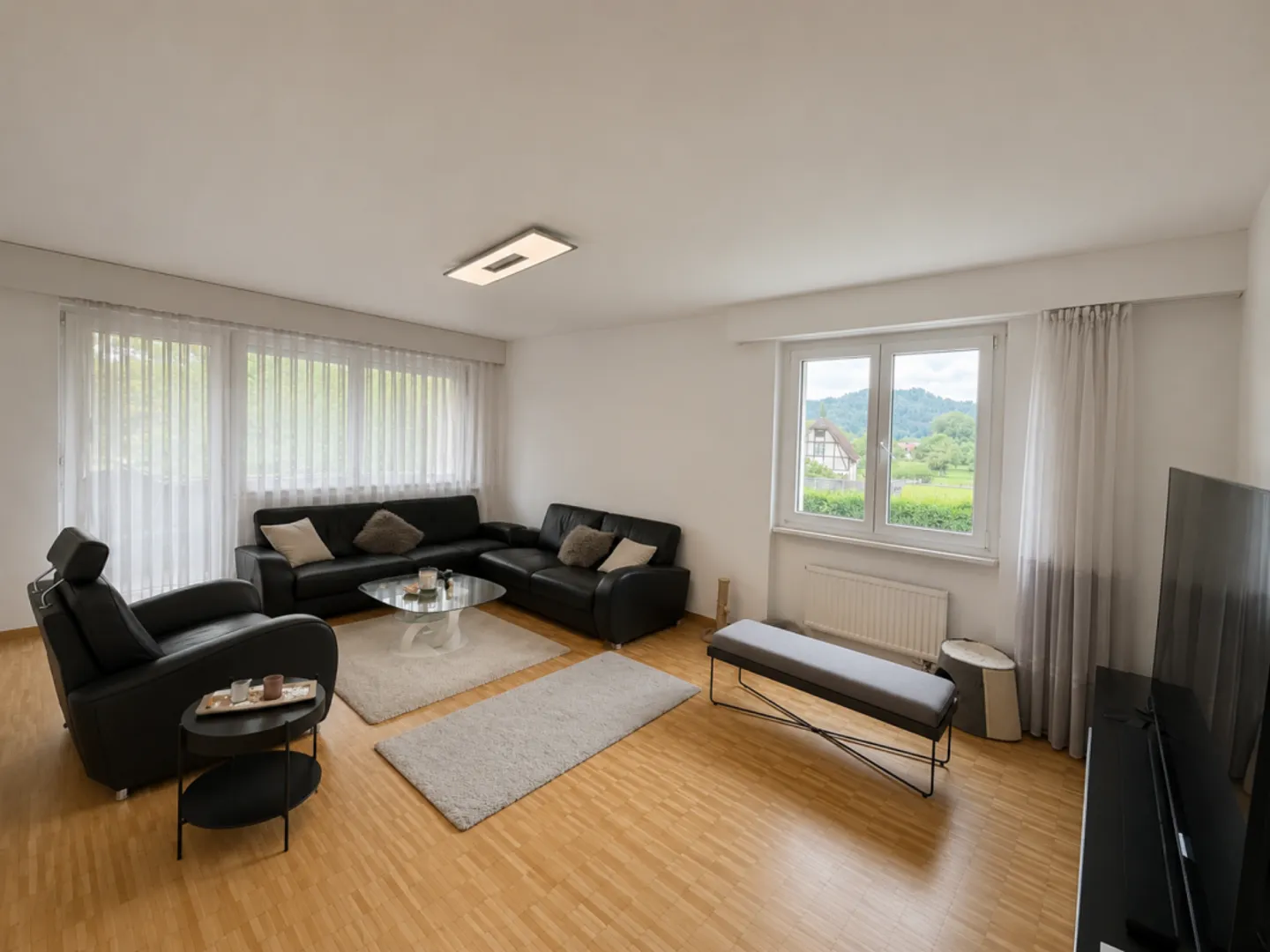Bright 4.5 Room Apartment in a Family-Friendly Neighborhood - Photo 4 of 13