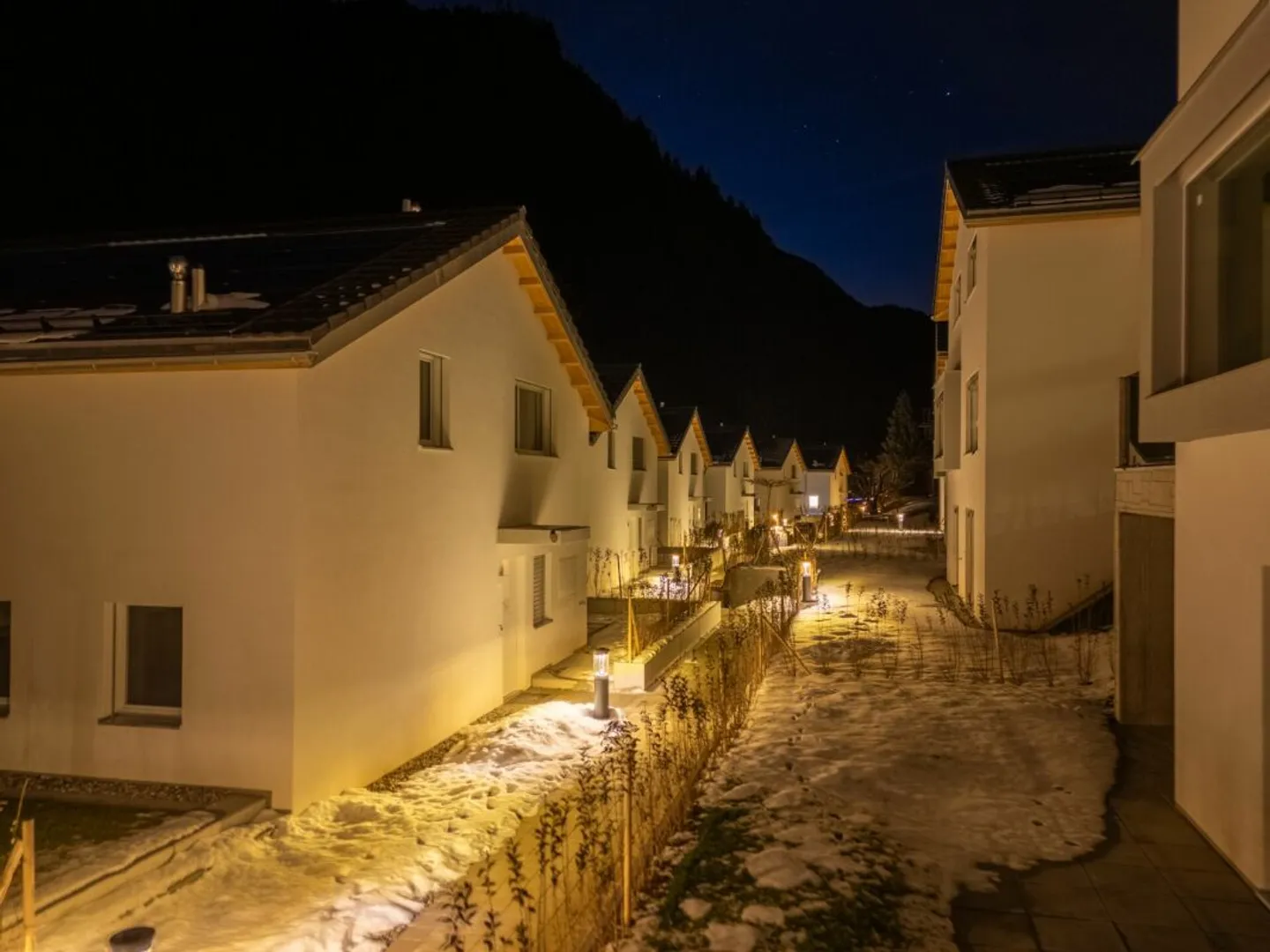 Nouvelle maison individuelle de 4,5 pièces avec grande terrasse et studio supplémentaire à Rothenbrunnen - Photo 2 sur 13