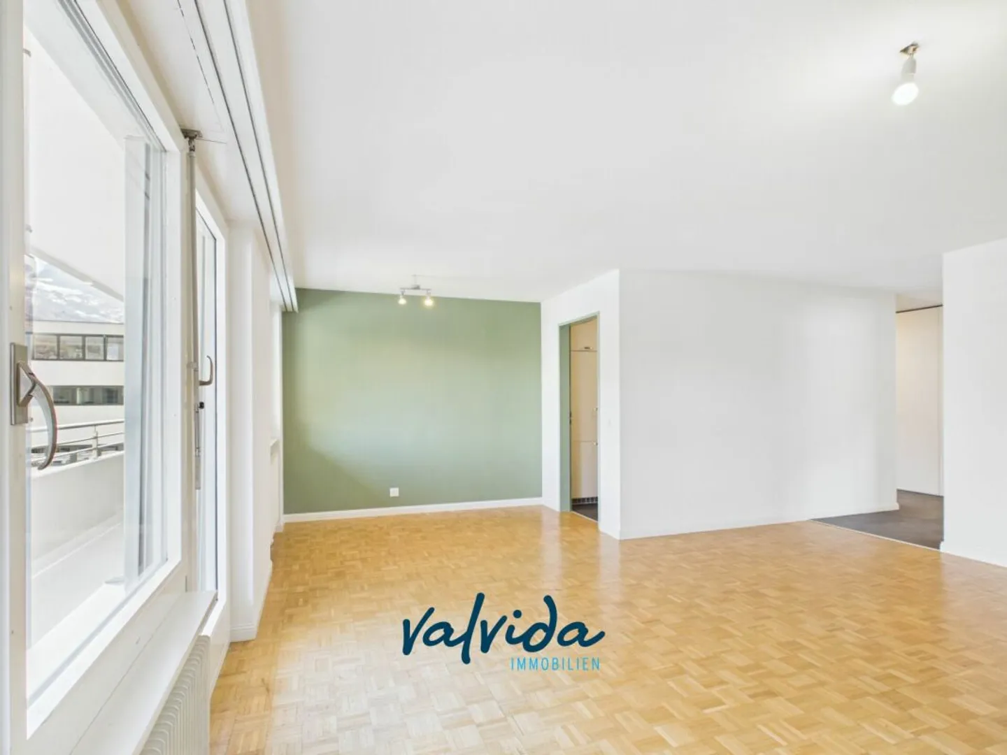 Appartamento luminoso e spazioso di 5,5 stanze nel cuore di Visp - Foto 3 di 11