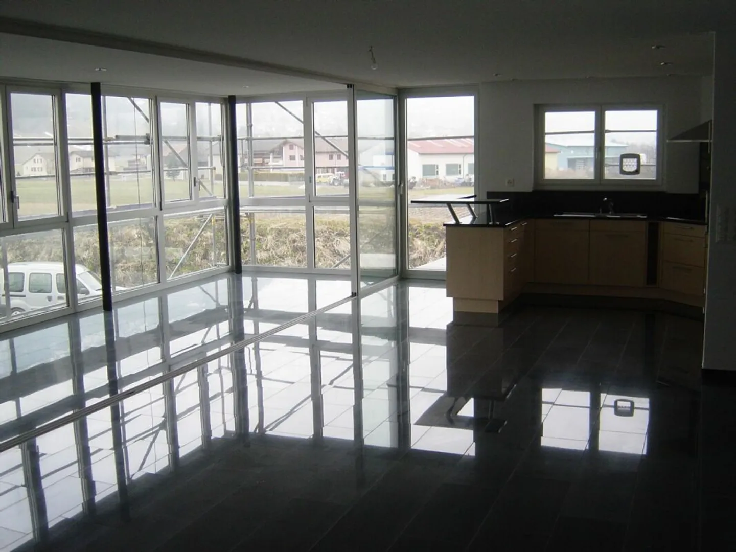 Appartement 4.5 pièces dans un emplacement calme et ensoleillé - Photo 3 sur 7