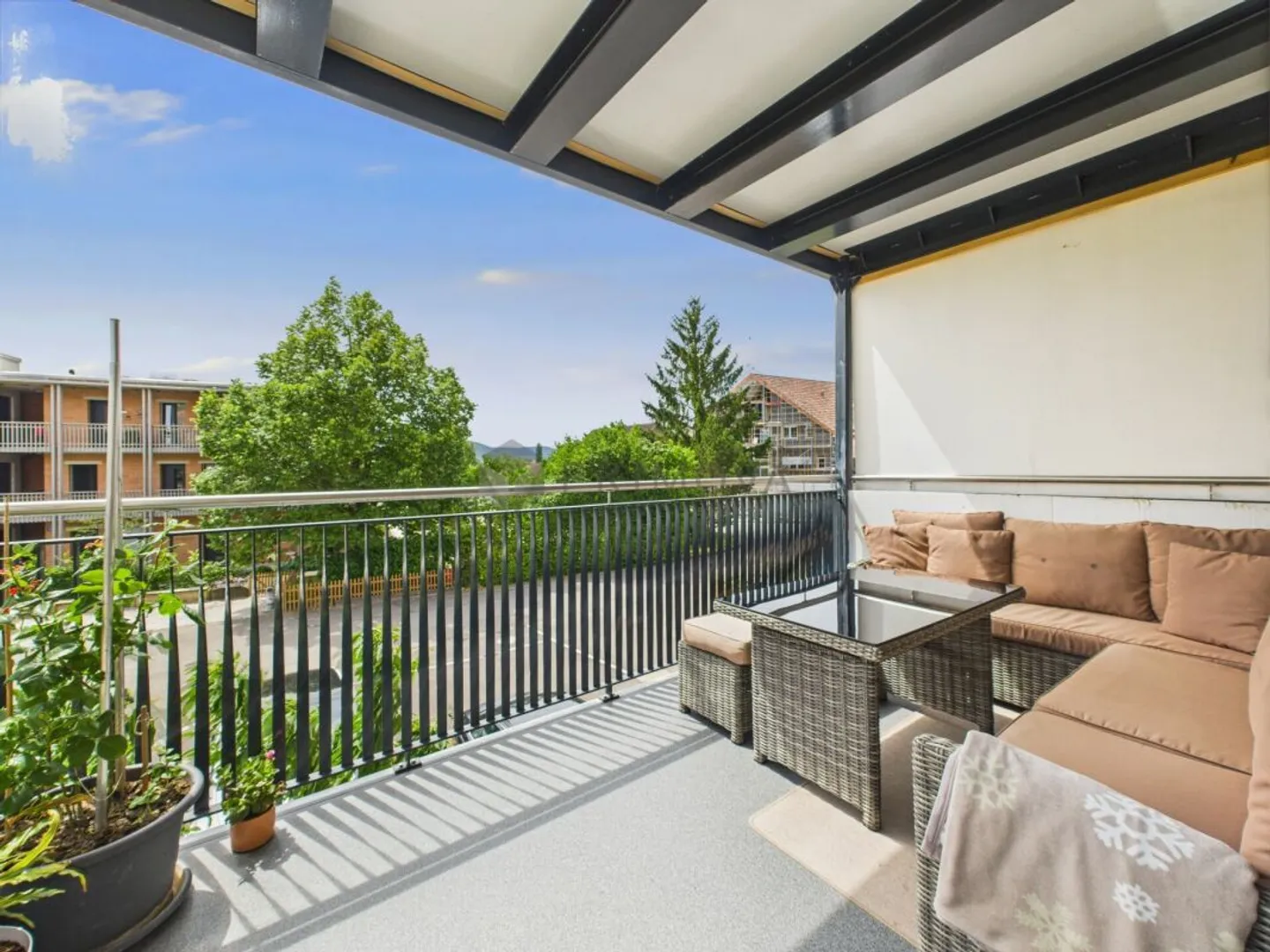 Casa multifamiliare ben tenuta con potenziale di espansione - investimento solido con un futuro - Foto 4 di 13