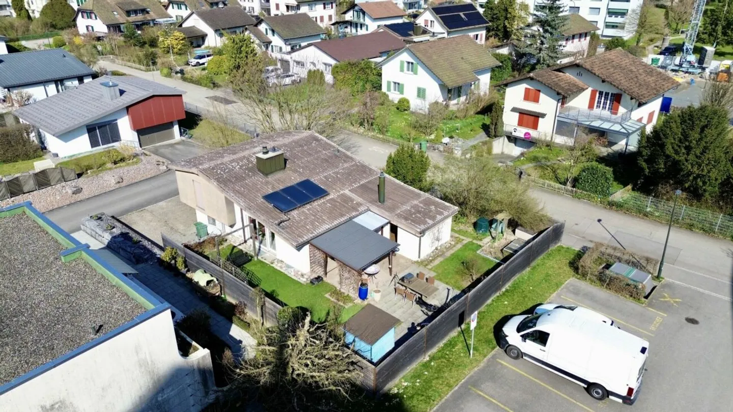 Family Dream in Zofingen - Single Family House with Large Garden and Lots of Potential - Photo 1 of 13