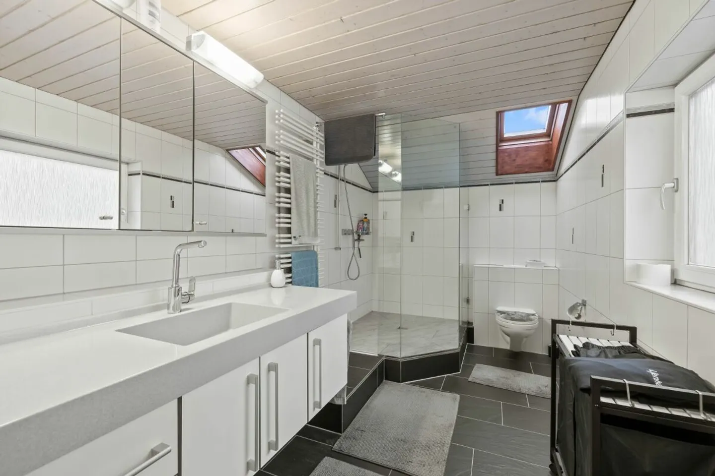 Charmante maison individuelle dans un emplacement élevé avec des possibilités d'utilisation variées. - Photo 8 sur 13