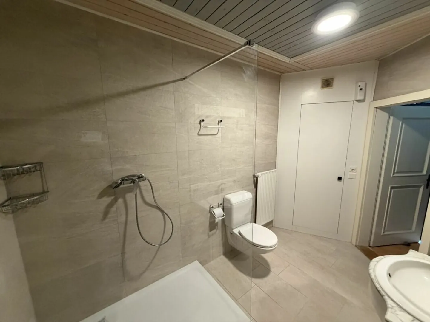 Grand appartement avec jardin - Foto 10 von 13