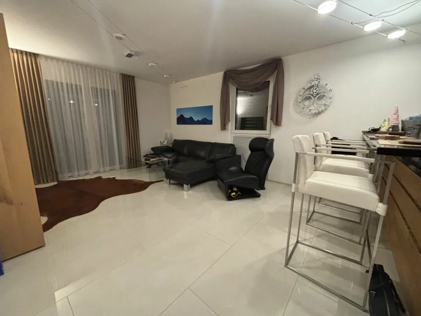 Attractive 2.5 room apartment with modern kitchen and balcony with evening sun - Photo 2 of 7