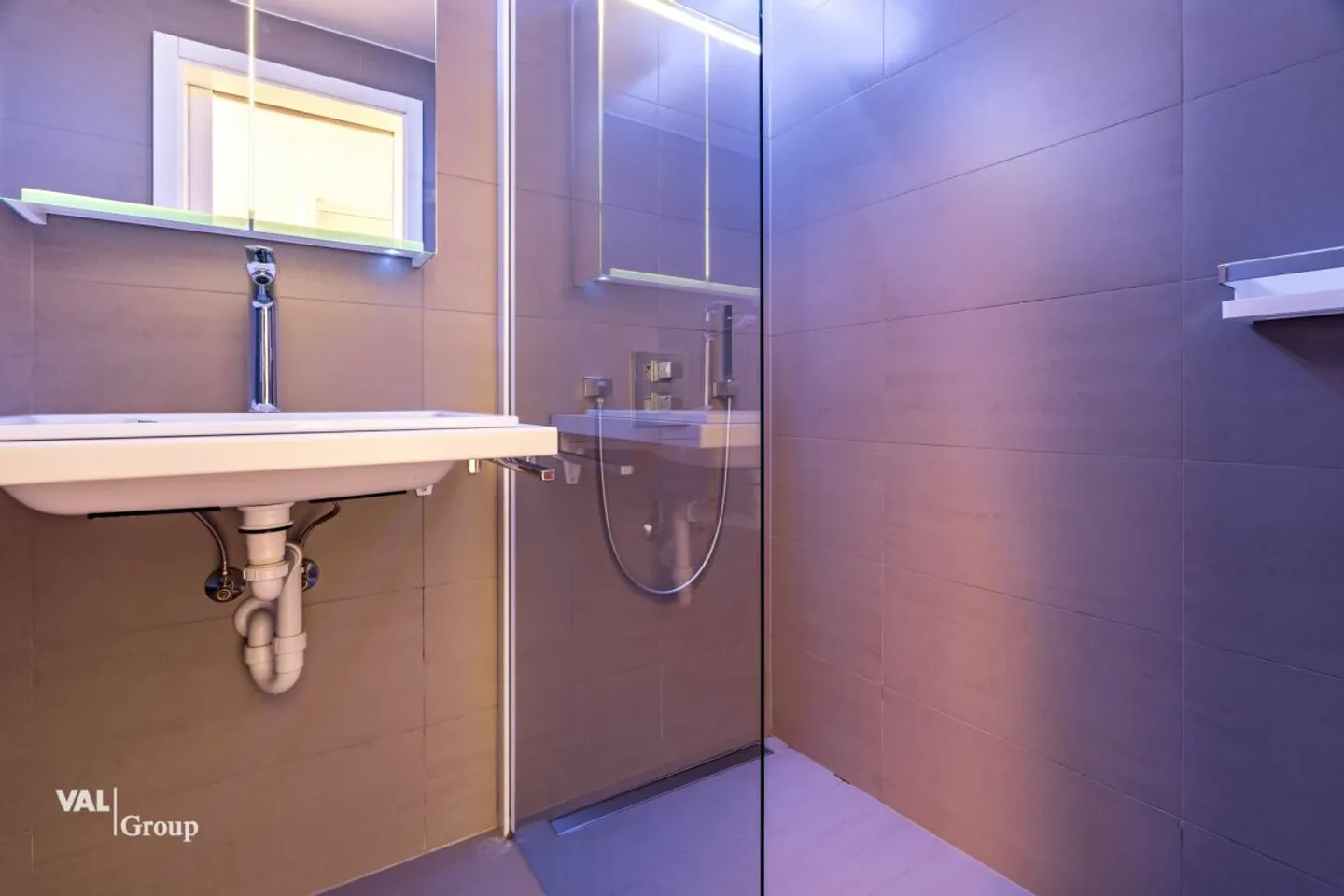 Exklusive 5.5-Zimmer-Attikawohnung mit grossem Balkon an bester Lage in Naters - Photo 13 of 13