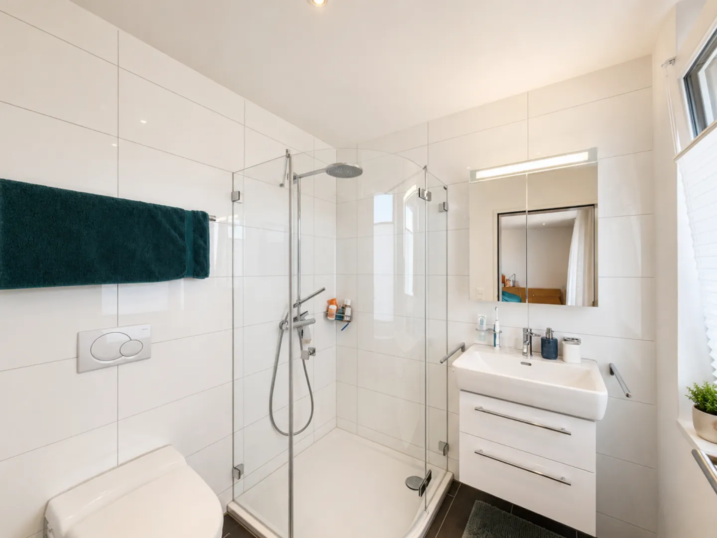 Appartement penthouse de 5,5 pièces avec terrasse de 150 m², vue panoramique et accès direct à la terrasse depuis chaque chambre - Photo 6 sur 13