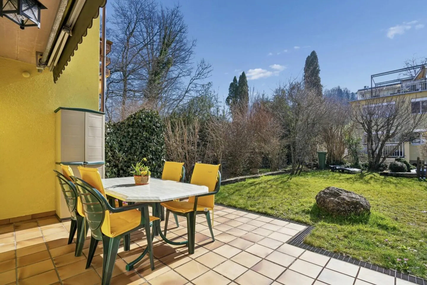 Casa a schiera ben tenuta con giardino a Wilen vicino a Wollerau - Foto 3 di 13