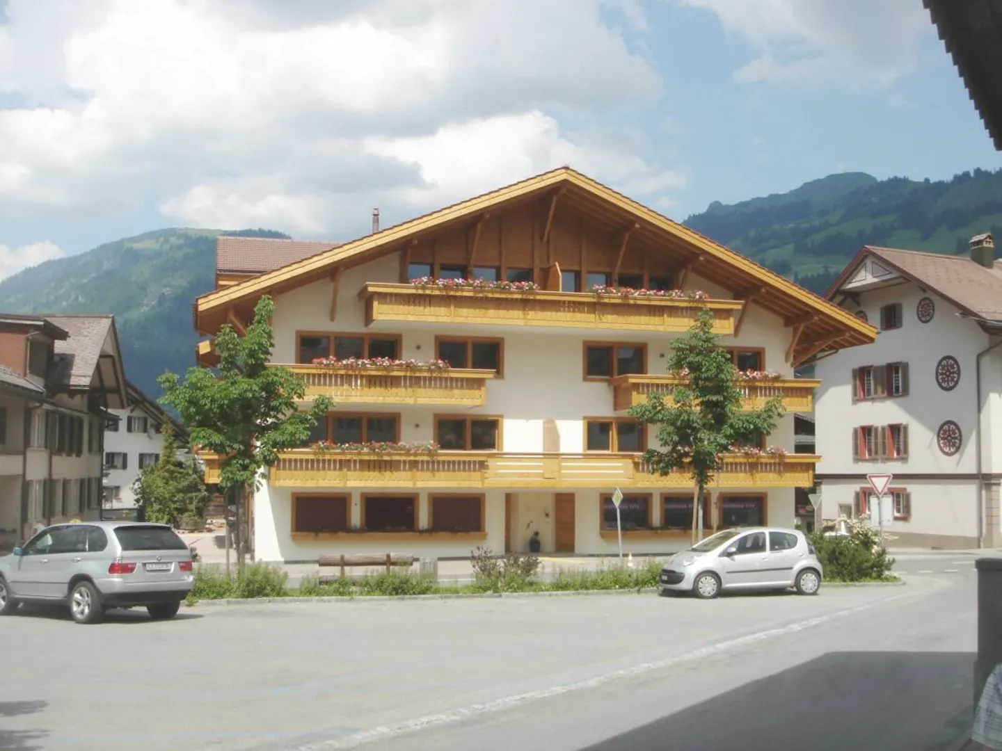 Charmante Chaletwohnung mit Aussicht - Foto 1 von 13