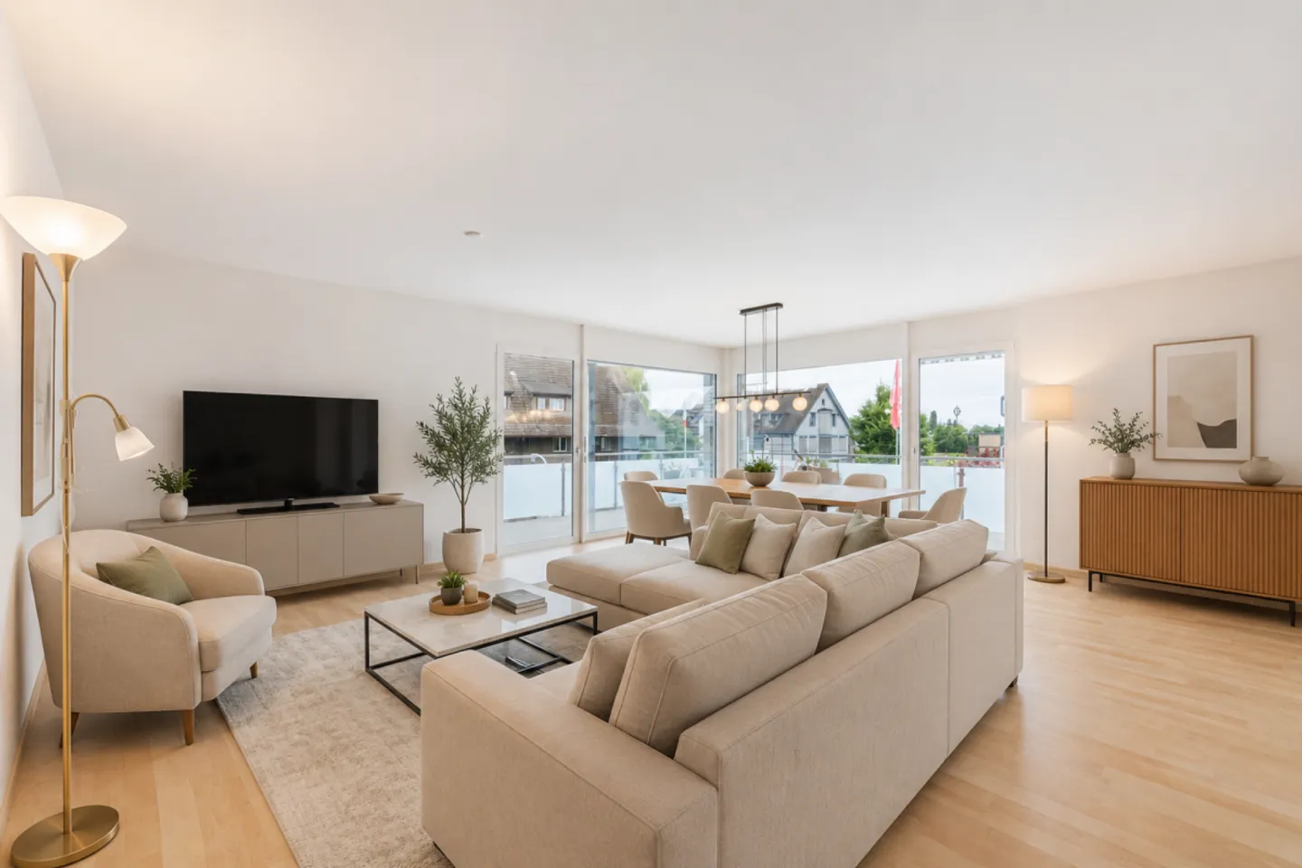 4.5-ROOM APARTMENT ON THE 1ST FLOOR WITH SPACIOUS, COVERED TERRACE NEAR THE LAKE - Photo 1 of 12