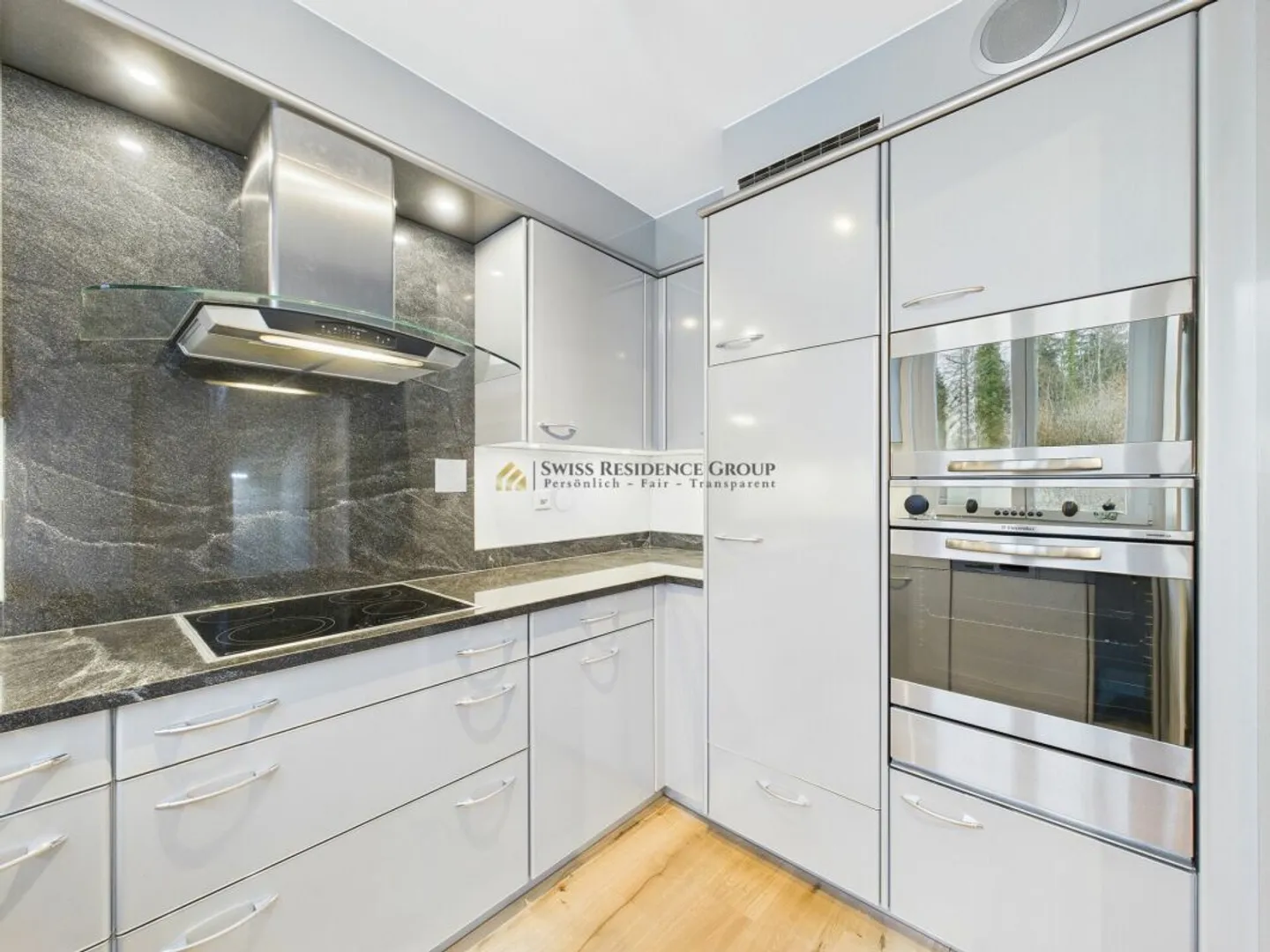 Lovingly renovated semi-detached house with idyllic private garden - Photo 12 of 13