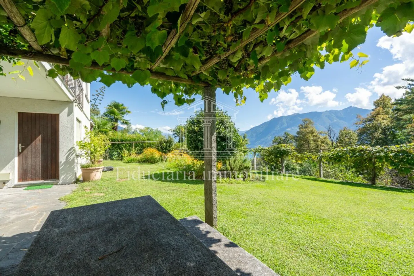 LOCARNO MONTI - Multi-family house with lake view and garden - Photo 4 of 12