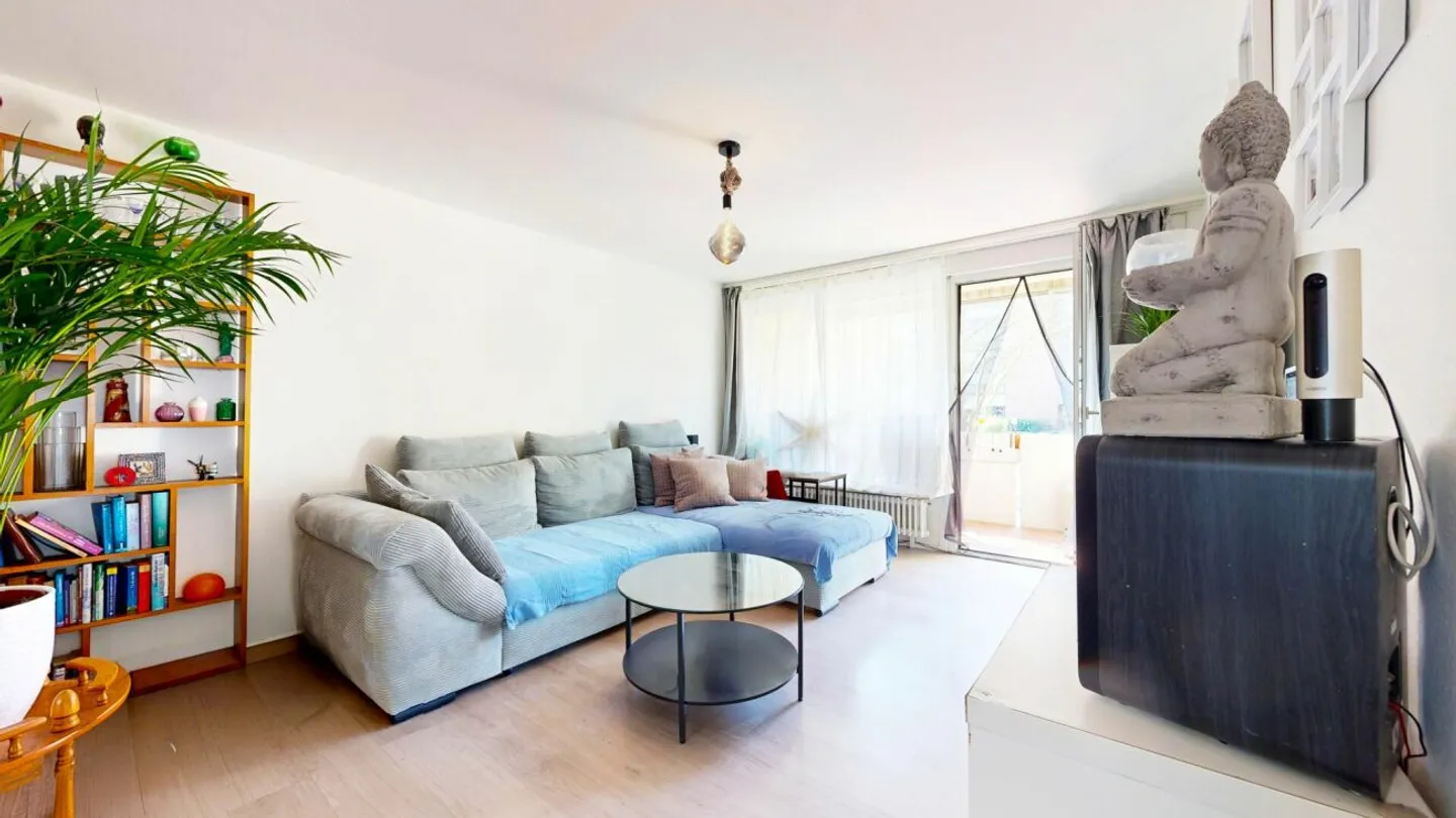 Appartement bien entretenu avec balcon, cave, grenier et place de parking - Photo 5 sur 13