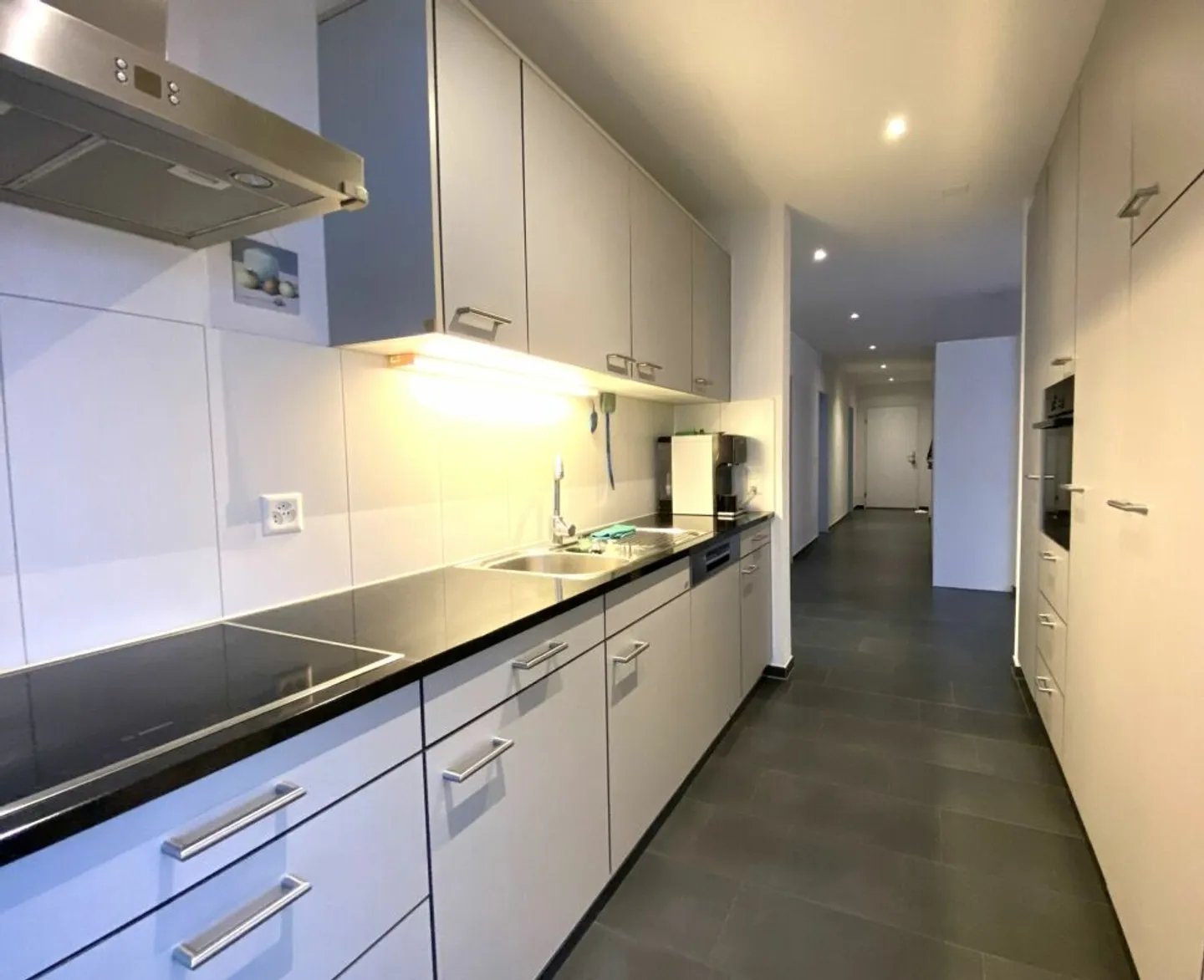 Appartamento giardino moderno, luminoso e attraente di 4,5 stanze a Niederrohrdorf AG - Foto 4 di 11