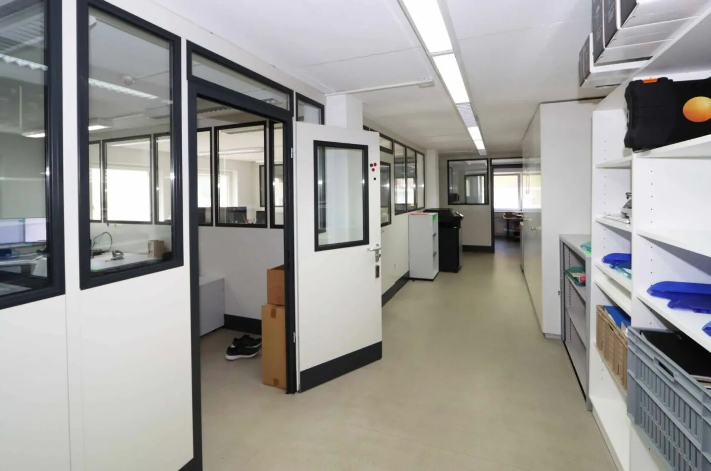 Bâtiment industriel et commercial Ouest à Mitlödi GL - Photo 12 sur 13