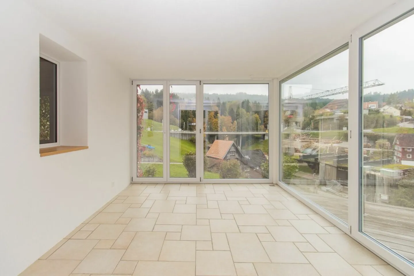 Spacious 3.5-room garden apartment - Comfortable living with winter garden and private outdoor area - Photo 7 of 13