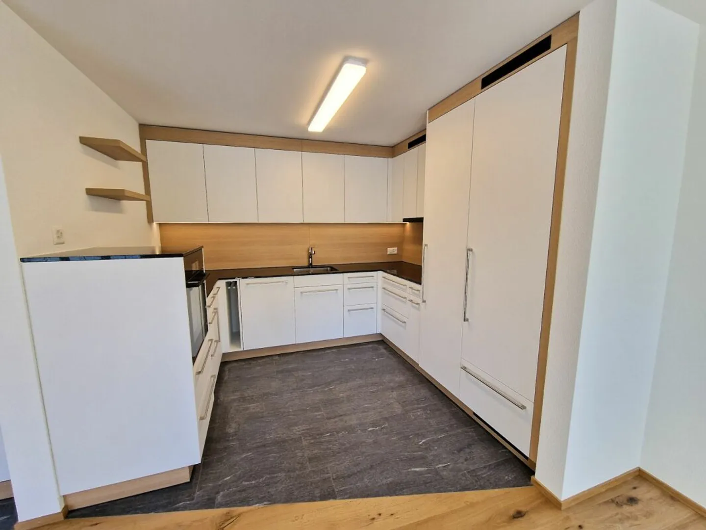 Move in and enjoy - completely renovated 3-room attic apartment (maisonette) - Photo 4 of 12