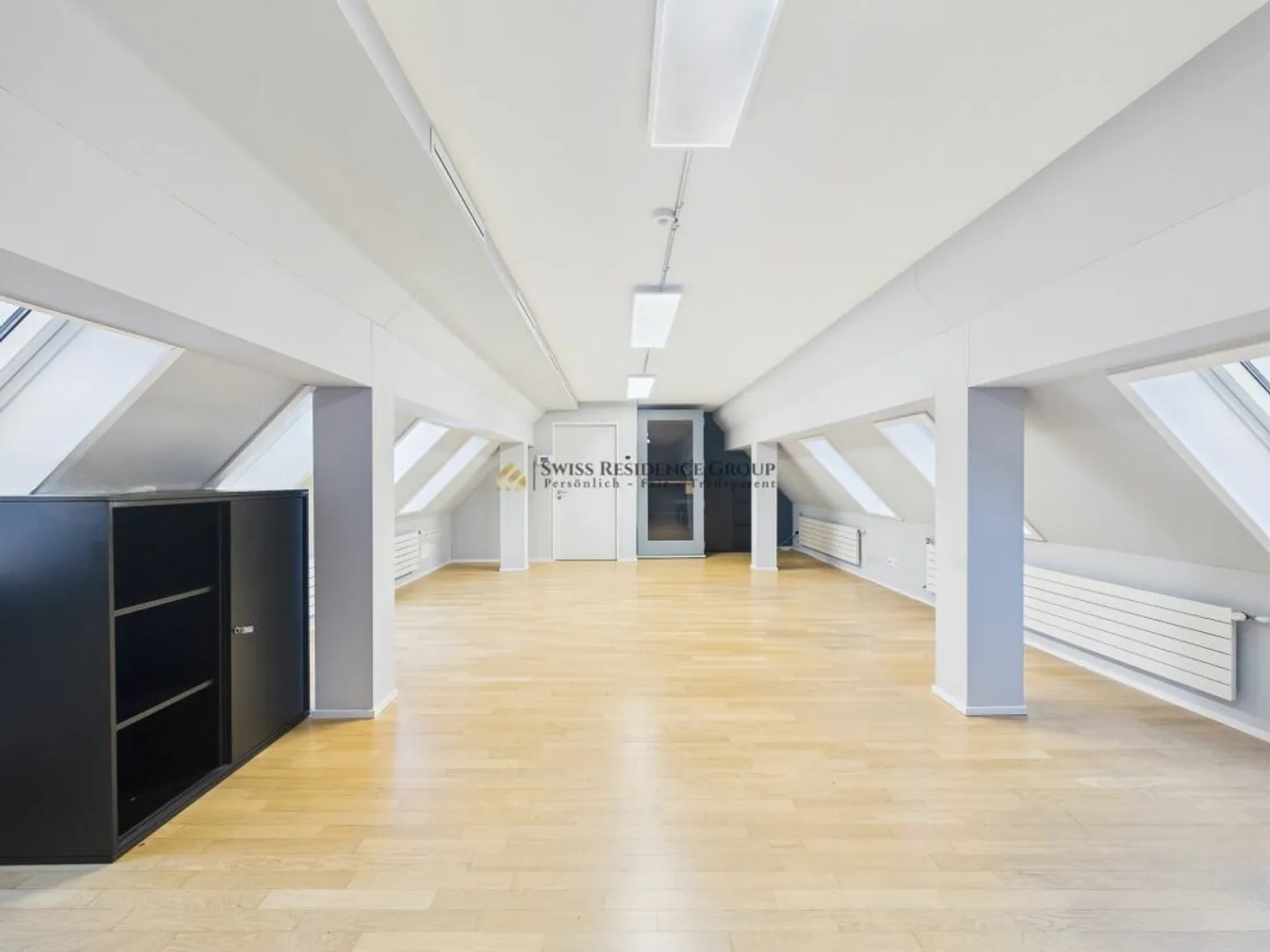 Ufficio centrale su due piani - modernamente attrezzato con vista sui tetti della città - Foto 2 di 11