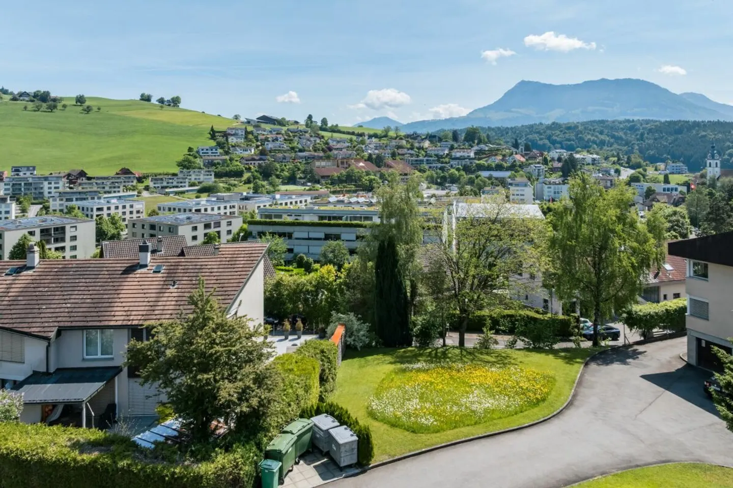 Quiet Living in a House with Beautiful Views - Photo 3 of 7