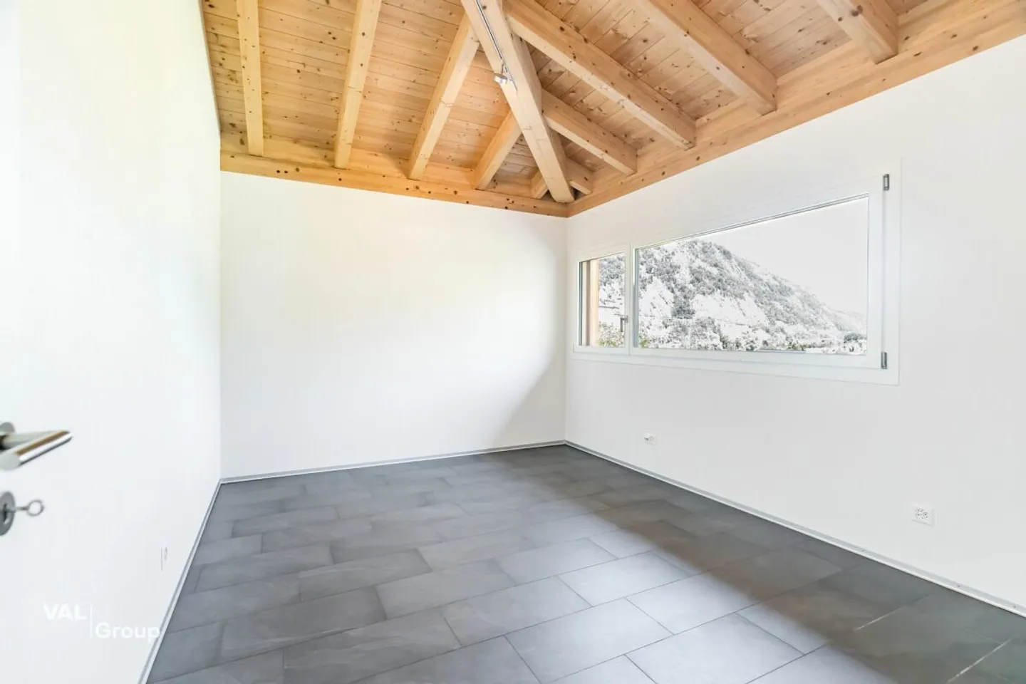 Wood, Heart and High-Tech - Modern Living in the Upper Valais at the Highest Level - Photo 10 of 13