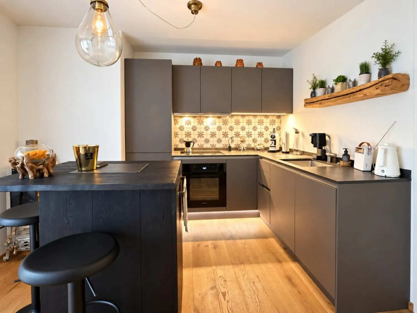 High-quality furnished 2.5-room garden apartment on Beckenhofstrasse in Zurich - Photo 5 of 12