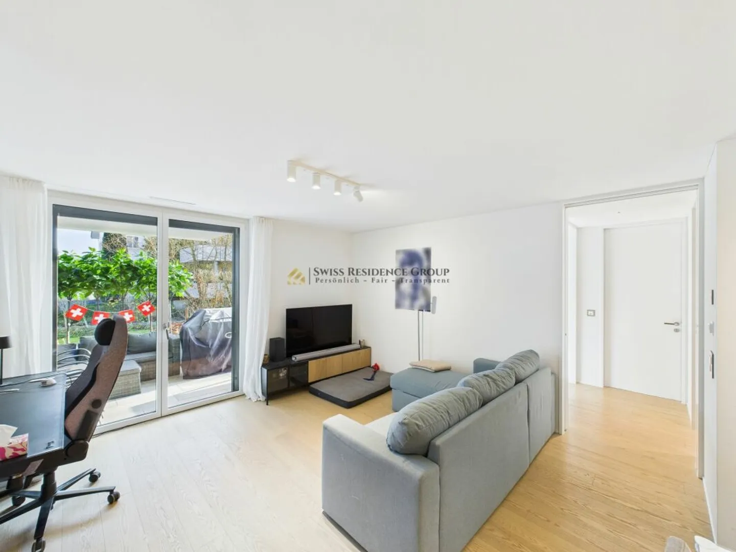 Exclusive living with private outdoor area - Photo 5 of 13